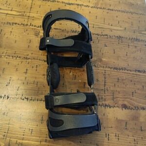 Breg Fusion OA Plus Knee Brace Right Medium+ Unloader Hinged Support Black a3